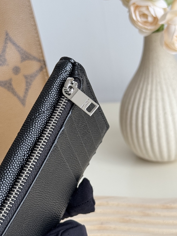 イヴサンローラン財布角部分ディテール